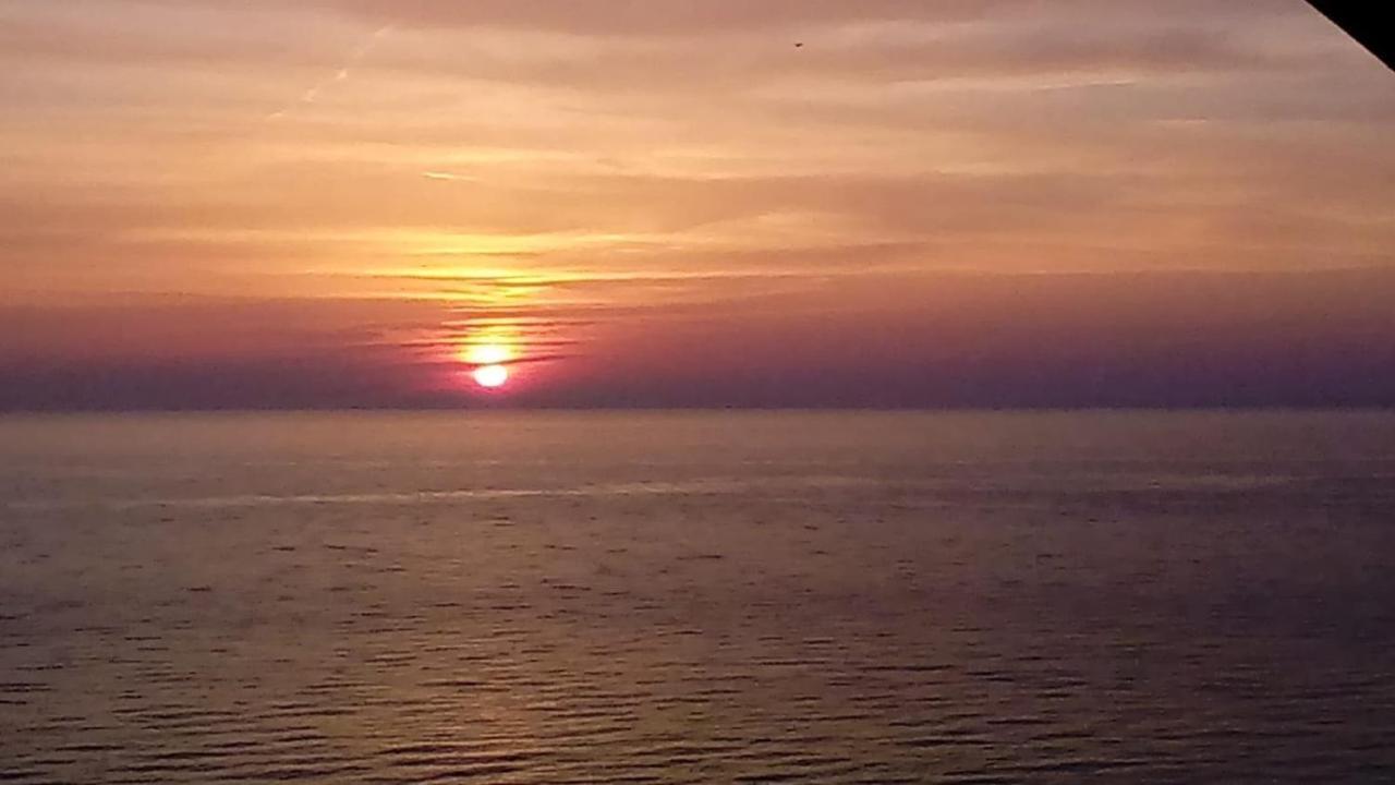 Batumi Beach Tower 외부 사진